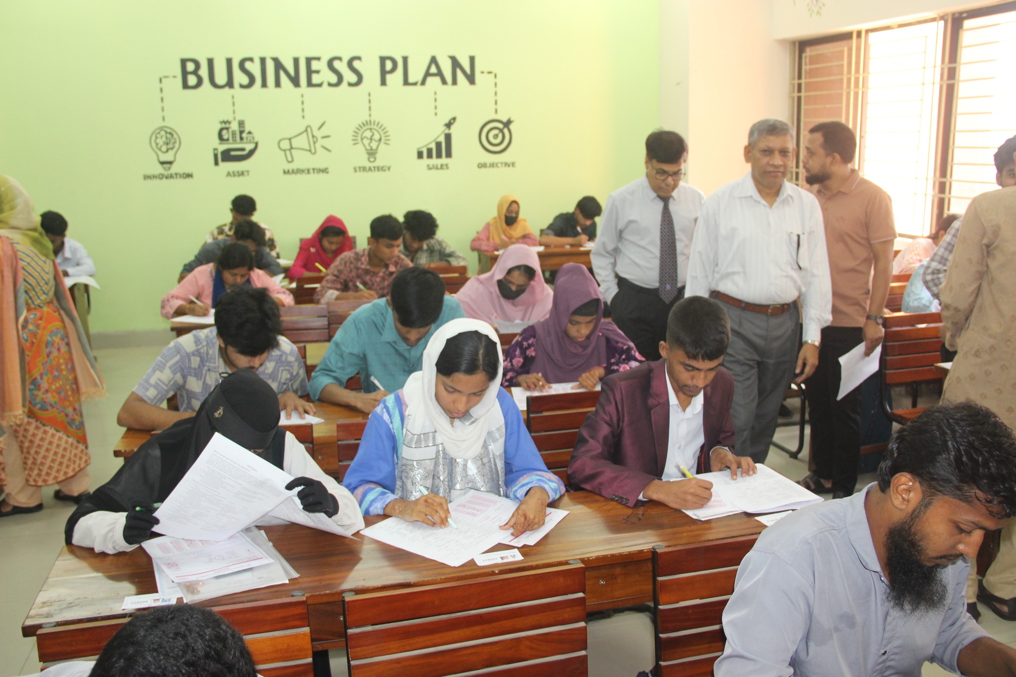 নজরুল বিশ্ববিদ্যালয় কেন্দ্রে জিএসটি গুচ্ছ ‘সি’ ইউনিটের ভর্তি পরীক্ষা অনুষ্ঠিত