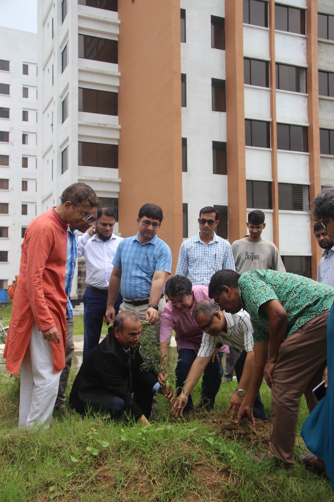নজরুল বিশ্ববিদ্যালয়ের বাংলা ভাষা ও সাহিত্য বিভাগের বৃক্ষরোপণ কর্মসূচির উদ্বোধন